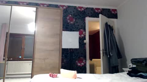 sexysexyhotwetpinkredpussy online show from November 21, 4:49 pm