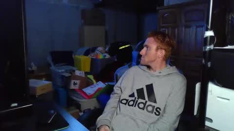 Snapshot of kingoffootfetish chatting on October 25, 5:51 am Master  King Tommy online show from October 25, 5:51 am