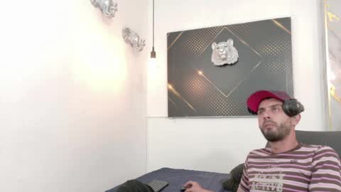 KING  online show from May 20, 3:14 am