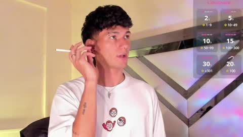  A L E X  online show from February 4, 7:07 am