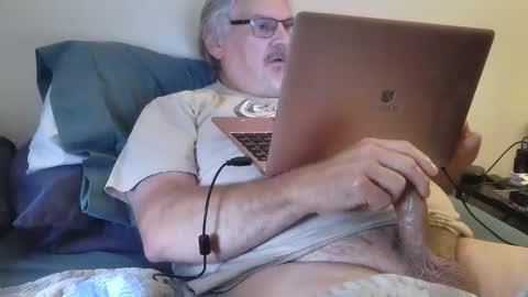 kingtongue10 online show from June 1, 7:59 pm
