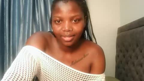 Lola online show from April 11, 6:45 pm