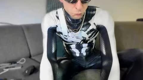 kinky_spidey online show from November 1, 1:54 pm