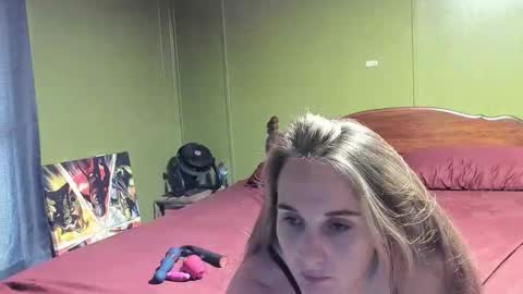 kinkycouple1223 online show from November 18, 6:44 pm