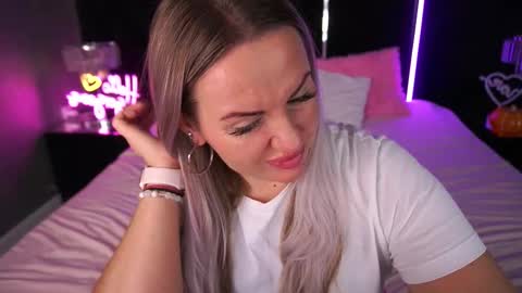 Kira online show from November 8, 3:20 am