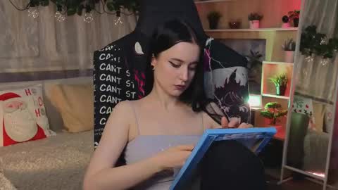 Snapshot of kiralilime chatting on March 5, 7:17 pm Kira    online show from March 5, 7:17 pm