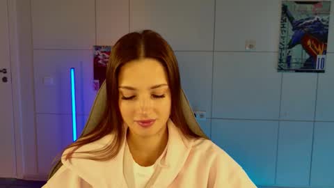 kiravair online show from November 10, 1:25 pm