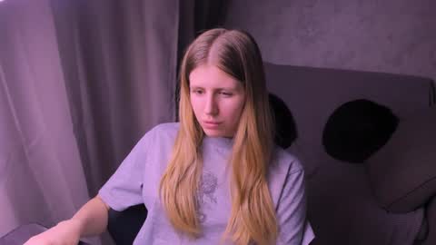 Snapshot of kirraa_ chatting on March 12, 11:01 pm Kira online show from March 12, 11:01 pm