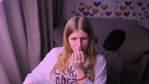 Snapshot of kirraa_ chatting on February 15, 11:14 pm Kira online show from February 15, 11:14 pm