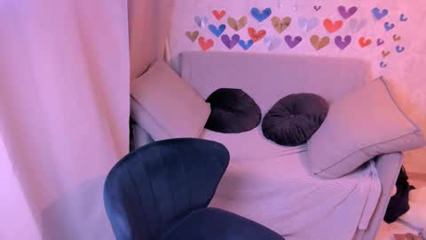 Snapshot of kirraa_ chatting on February 19, 8:20 pm Kira online show from February 19, 8:20 pm