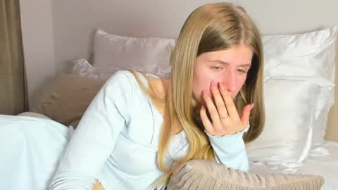 Kira online show from April 17, 9:50 pm