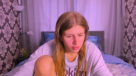 Snapshot of kirraa_ chatting on September 10, 12:28 pm Kira online show from September 10, 12:28 pm