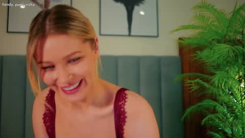 Snapshot of kirsten_xxx chatting on December 11, 9:01 pm Risha online show from December 11, 9:01 pm