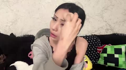 Hina online show from May 12, 1:42 pm