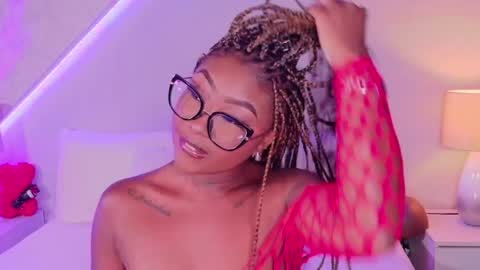 kishalove_ online show from May 7, 10:44 am