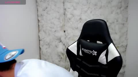 kiss_whitee online show from December 21, 11:33 pm