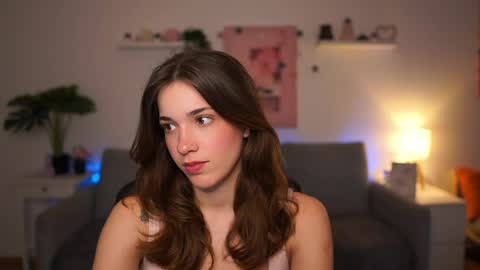 Sisi online show from April 16, 1:00 pm