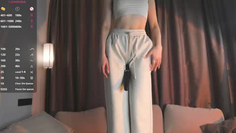 Lola online show from May 15, 8:12 am