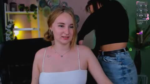 Snapshot of kitniss_dreamy chatting on September 24, 5:52 pm kitniss online show from September 24, 5:52 pm