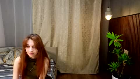 Snapshot of kitsun_ne chatting on October 14, 8:23 pm The sexy fox Kitsune online show from October 14, 8:23 pm