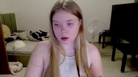 Jennyblonde and Emmabrunette online show from November 25, 4:39 pm