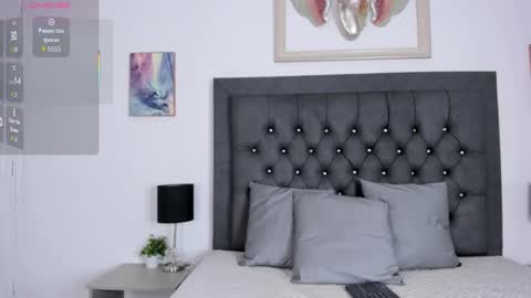 kitty_angell_ online show from October 26, 8:19 pm