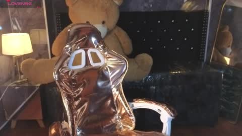 kitty_fox_b online show from October 4, 2:15 pm