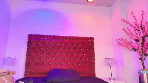 Snapshot of kitty_rouusse chatting on October 19, 2:49 am Kitty  online show from October 19, 2:49 am
