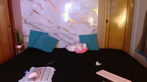 LAURA  help me reach 100likes online show from April 14, 9:56 am