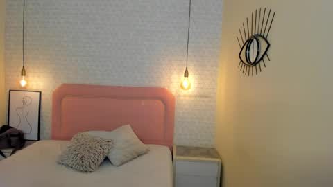  K I T T  Y  online show from February 4, 12:42 pm