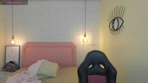  K I T T  Y  online show from March 10, 12:42 pm