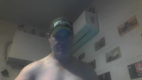 kiwiguy19773 online show from May 4, 7:15 am