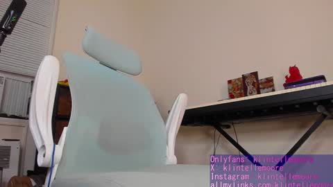 Klintelle Moore online show from December 24, 1:27 am