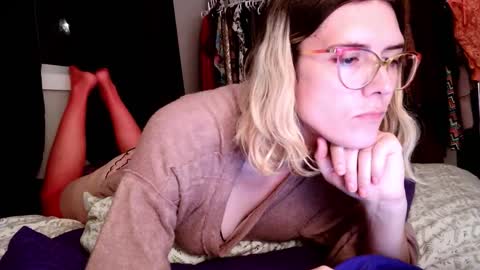 Snapshot of knottybadgirl chatting on October 21, 3:33 am knottybadgirl online show from October 21, 3:33 am