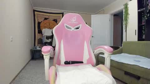 Laura online show from July 16, 8:23 pm