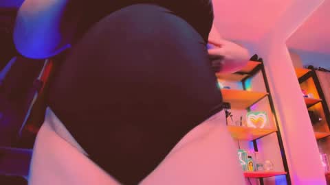 Khloe online show from April 9, 11:43 pm