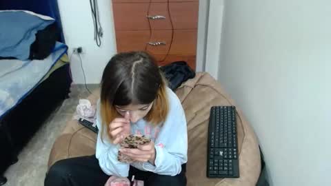 kratos_and_afrodita online show from November 7, 2:58 am