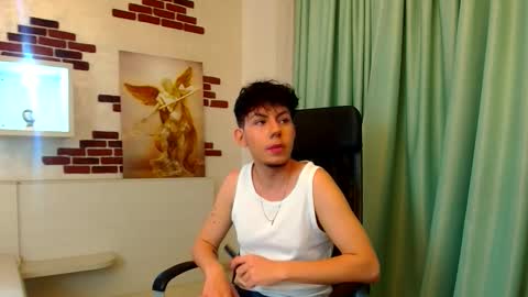 KrewVaughn online show from October 11, 4:39 am