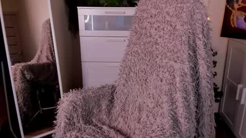 kris_grant online show from December 5, 10:47 am