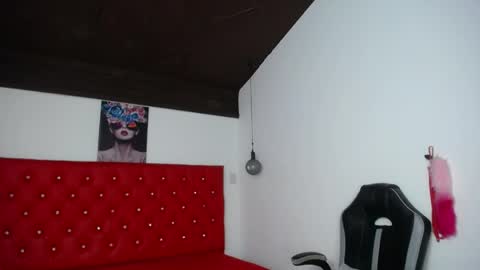kriss_sweetboobs online show from May 11, 12:34 pm