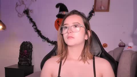 Snapshot of kristal_joi_dl chatting on October 14, 1:47 pm kristal online show from October 14, 1:47 pm
