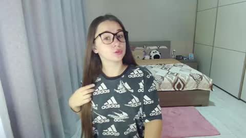 twitter    Annemarye 23 online show from September 11, 6:36 am