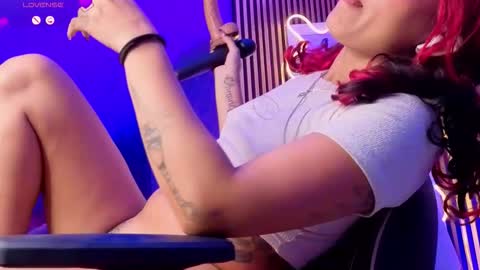 kristen_tay online show from February 25, 6:39 am