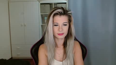 KristineAmore online show from November 30, 8:10 am