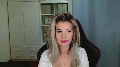 KristineAmore online show from November 26, 7:49 am