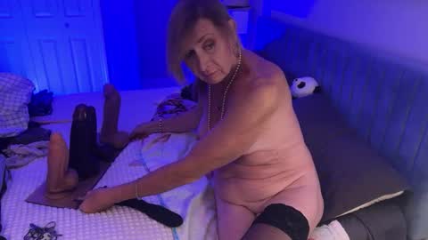 Kristin Snow online show from July 18, 4:47 am
