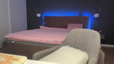 Kristi online show from September 29, 4:11 am