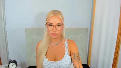 KristyFlowers online show from September 20, 2:31 pm