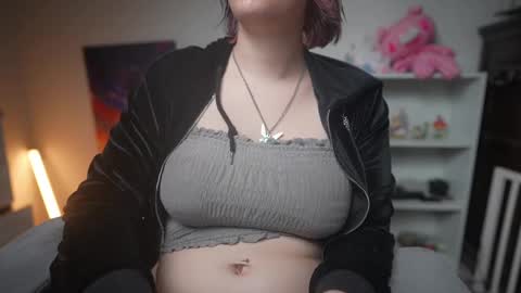 Snapshot of krystalsyxx chatting on February 22, 7:14 pm Krystal Syx online show from February 22, 7:14 pm