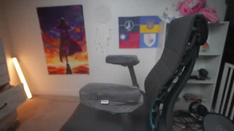 Snapshot of krystalsyxx chatting on March 3, 11:14 pm Krystal Syx online show from March 3, 11:14 pm